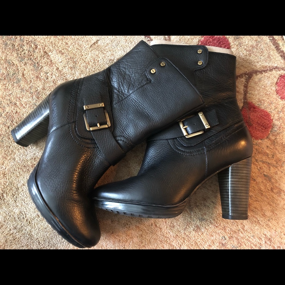 Clark’s Boots size: 8
